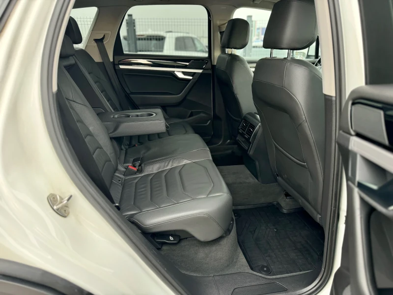 VW Touareg 3.0TDI 4-motion, снимка 11 - Автомобили и джипове - 52562850