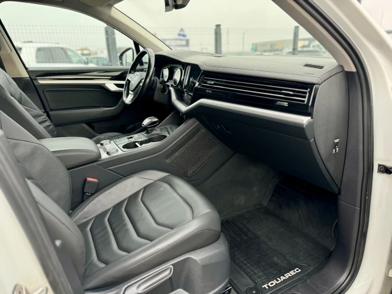 VW Touareg 3.0TDI 4-motion, снимка 12 - Автомобили и джипове - 52562850