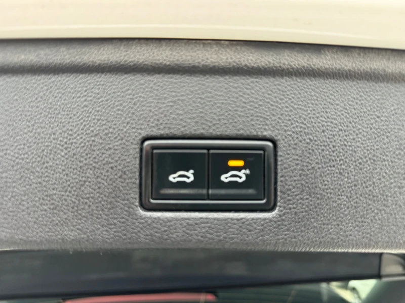 VW Touareg 3.0TDI 4-motion, снимка 17 - Автомобили и джипове - 52562850