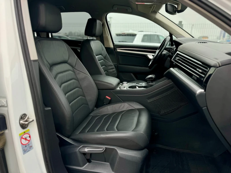 VW Touareg 3.0TDI 4-motion, снимка 13 - Автомобили и джипове - 52562850
