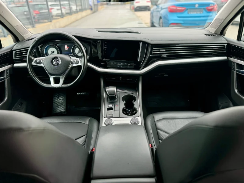 VW Touareg 3.0TDI 4-motion, снимка 7 - Автомобили и джипове - 52562850