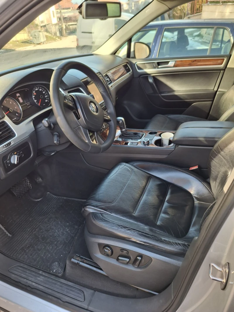 VW Touareg, снимка 5 - Автомобили и джипове - 53572844