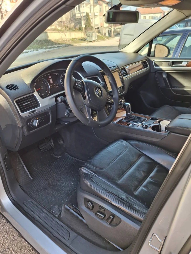VW Touareg, снимка 2 - Автомобили и джипове - 53572844
