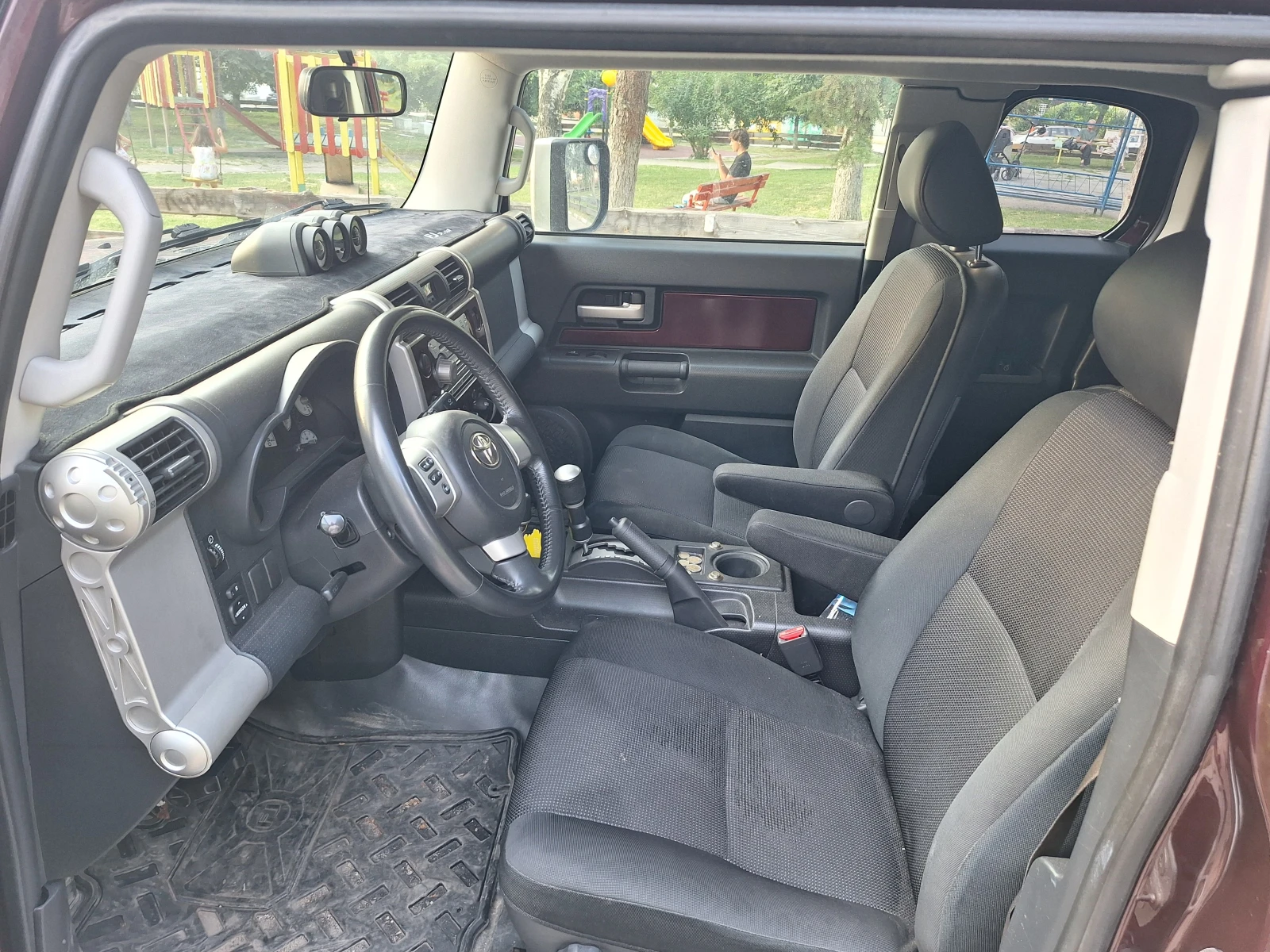 Toyota Fj cruiser 4.0 i V6 Automatic - изображение 8