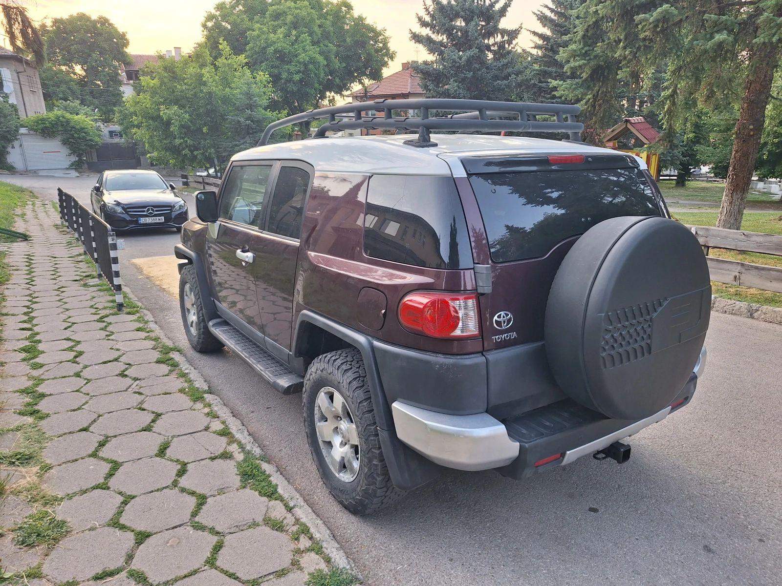 Toyota Fj cruiser 4.0 i V6 Automatic - изображение 4