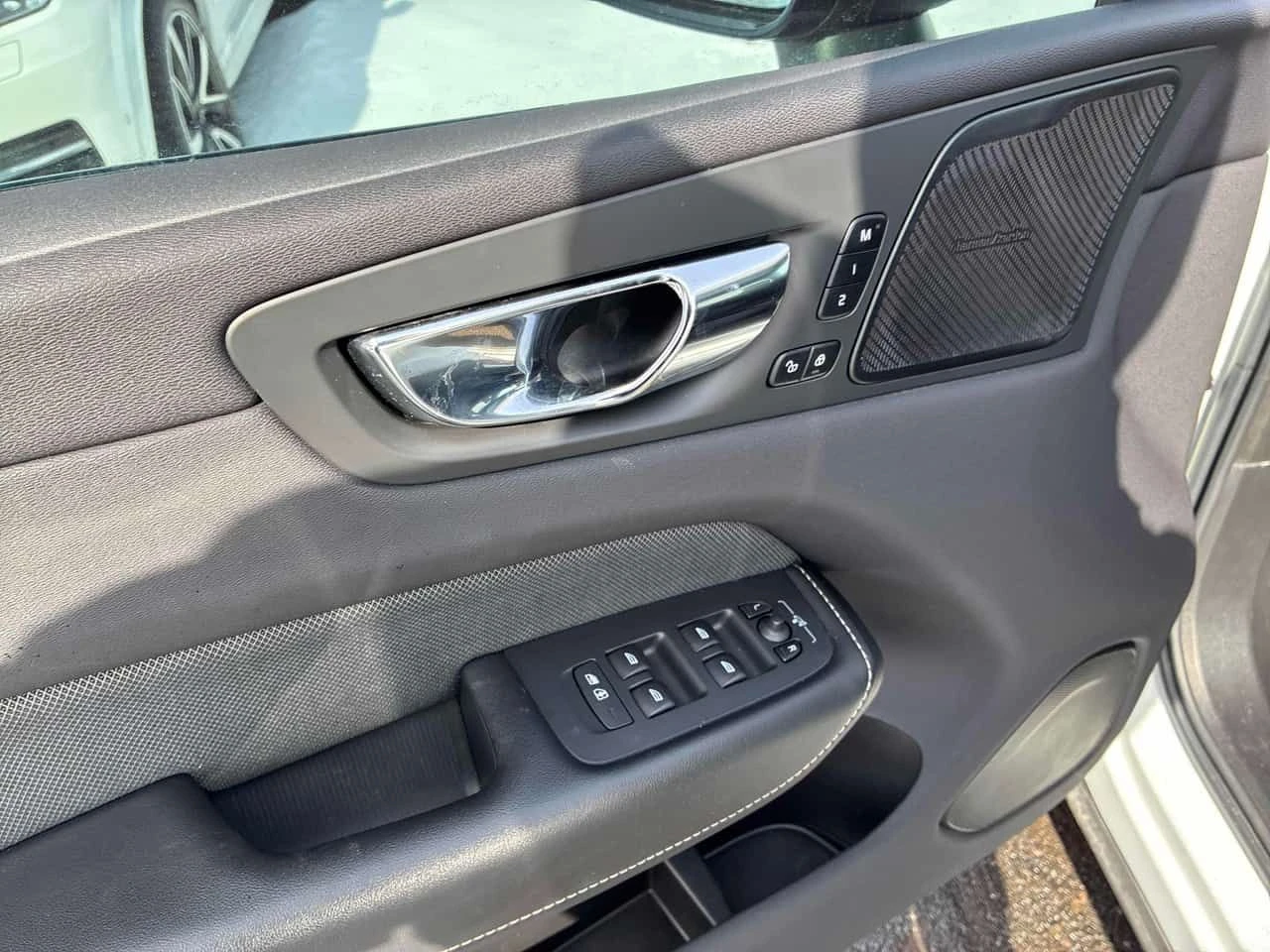 Volvo XC60 R Design  CARFAX, снимка 12 - Автомобили и джипове - 54172259