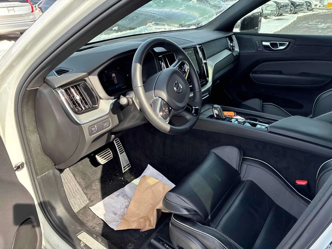 Volvo XC60 R Design  CARFAX, снимка 5 - Автомобили и джипове - 54172259