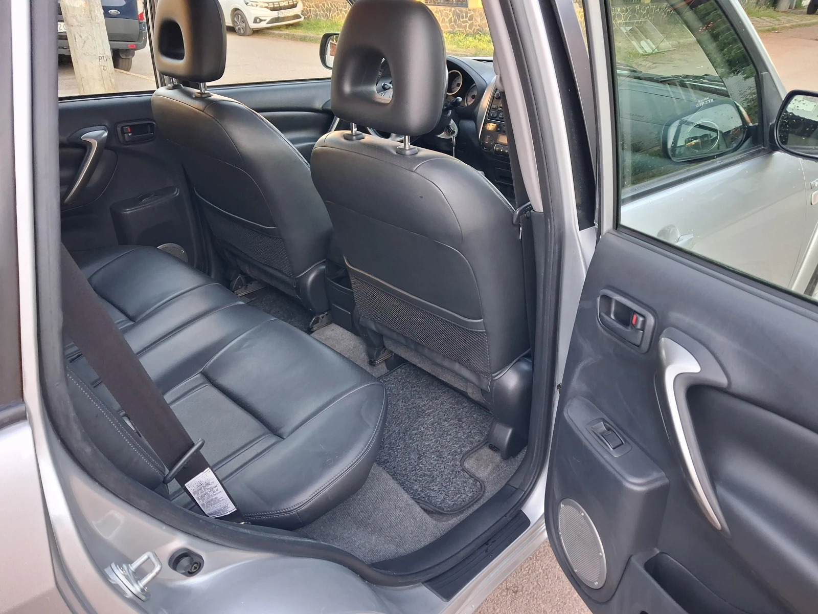 Toyota Rav4 Бензин-Газ TOP FUL, снимка 12 - Автомобили и джипове - 54714951