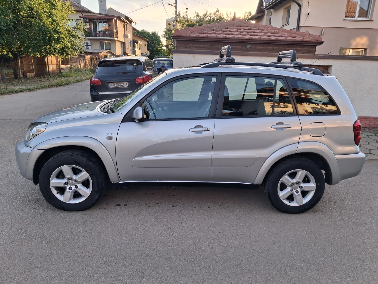 Toyota Rav4 Бензин-Газ TOP FUL, снимка 2 - Автомобили и джипове - 54714951