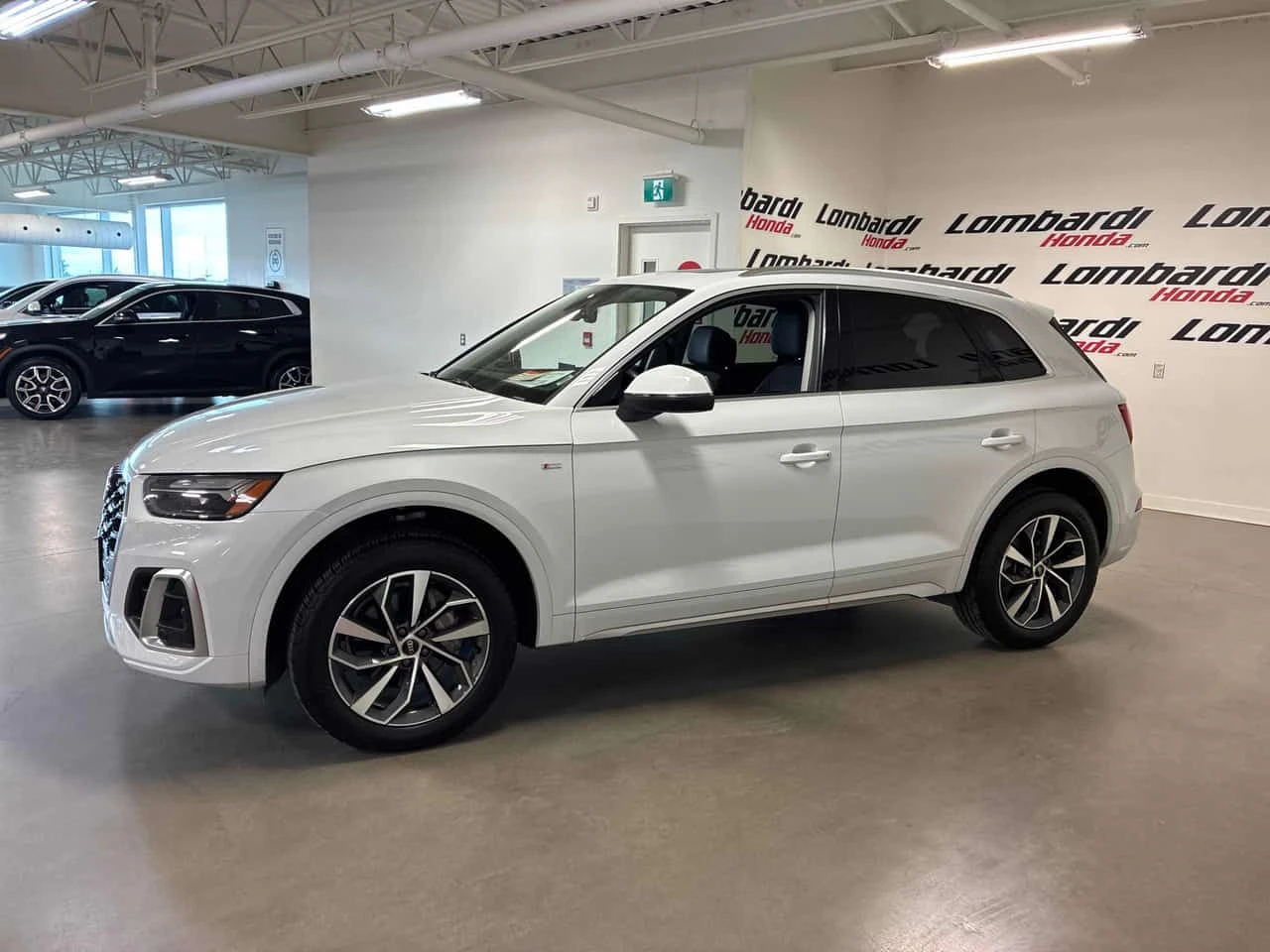 Audi Q5  Progressiv / LED / DISTRONIC / АВТОКРЕДИТ  , снимка 2 - Автомобили и джипове - 54961072