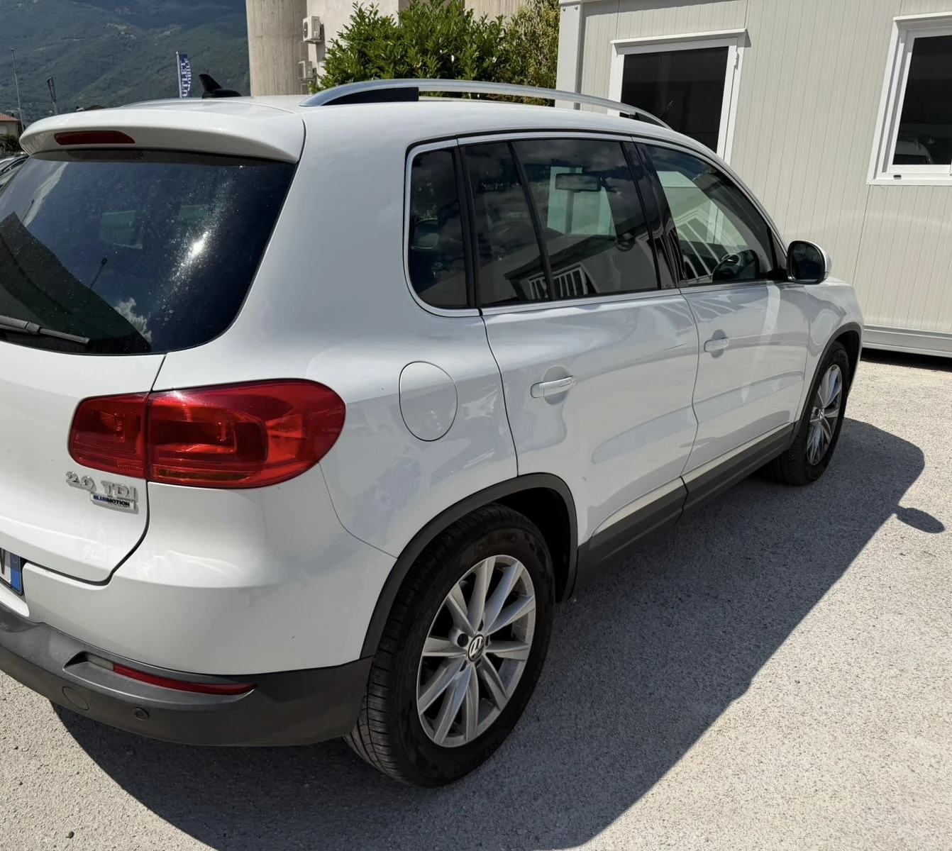 VW Tiguan 2.0 дизел навигация , снимка 4 - Автомобили и джипове - 54998134