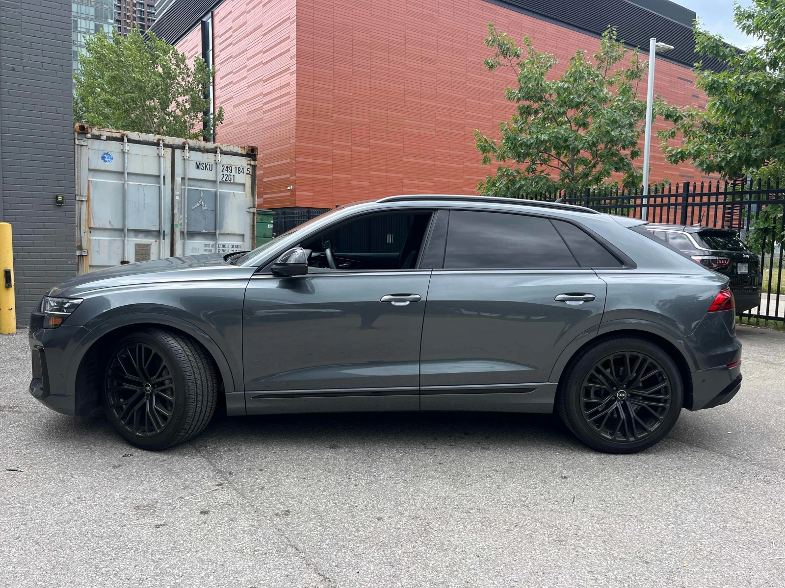 Audi Q8 * Technik * ADAPTIVE CRUISE ASSIST* , снимка 4 - Автомобили и джипове - 56130673