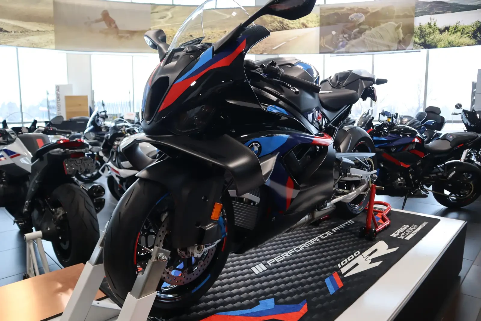 BMW M 1000 RR AKRAPOVIC Blackstorm metallic/M Motorsport, снимка 3 - Мотоциклети и мототехника - 54960934
