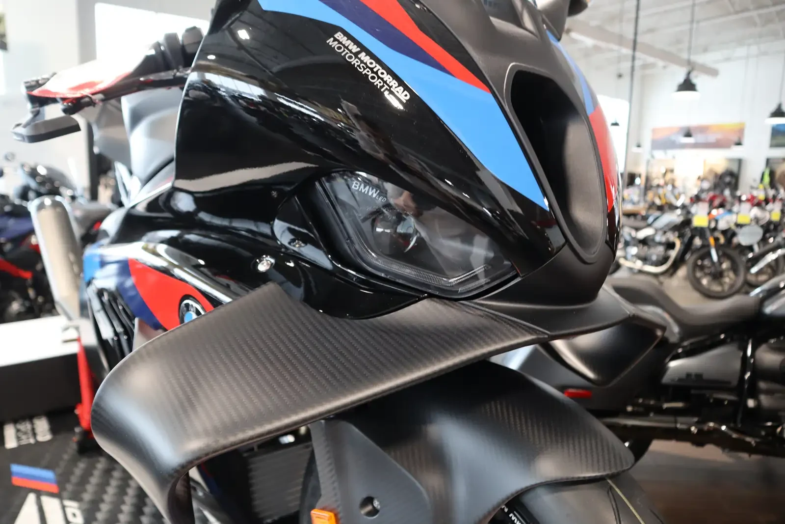 BMW M 1000 RR AKRAPOVIC Blackstorm metallic/M Motorsport, снимка 2 - Мотоциклети и мототехника - 54960934