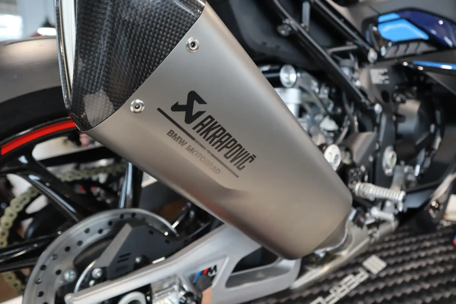 BMW M 1000 RR AKRAPOVIC Blackstorm metallic/M Motorsport, снимка 5 - Мотоциклети и мототехника - 54960934