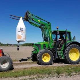 Телескопичен товарач John Deere ДИСПЕНСЪР ЗА ТОР И СЕМЕНА , снимка 3