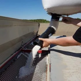 Телескопичен товарач John Deere ДИСПЕНСЪР ЗА ТОР И СЕМЕНА , снимка 14