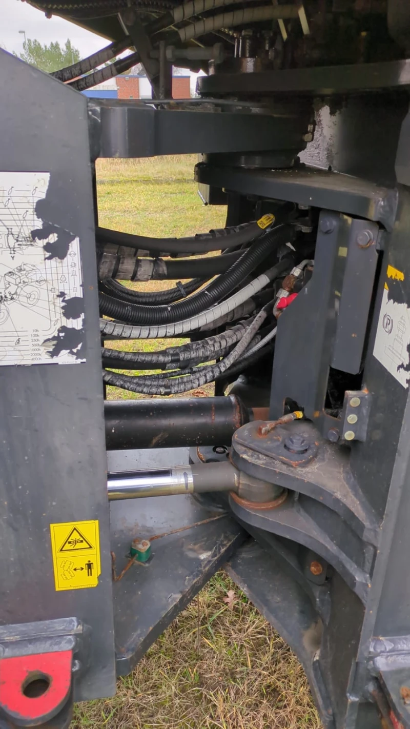 Челен товарач Komatsu WA 380-7 ЛИЗИНГ, снимка 7 - Индустриална техника - 52727123