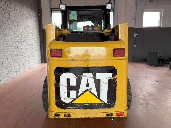 Мини челни товарачи Cat 216B  - изображение 2