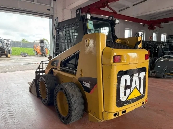 Мини челни товарачи Cat 216B  - изображение 5