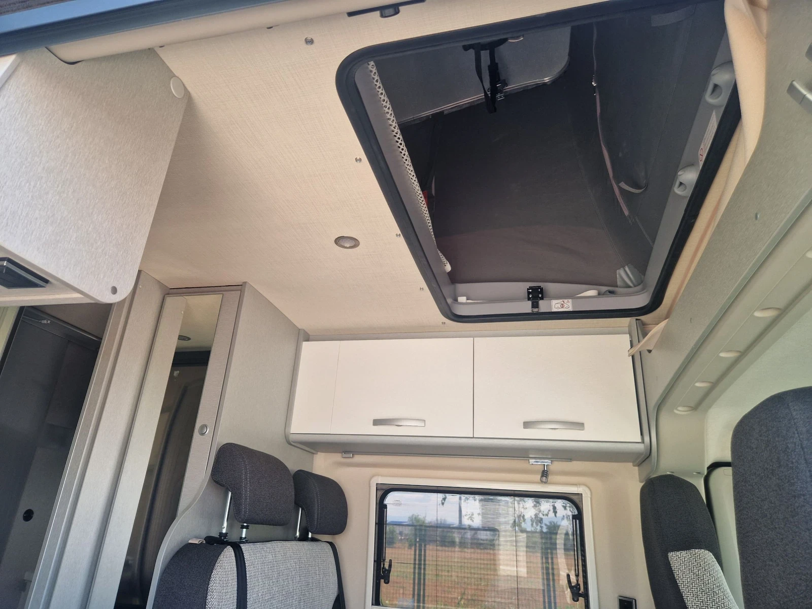 Кемпер HYMER / ERIBA FREE 600, снимка 9 - Каравани и кемпери - 51189993