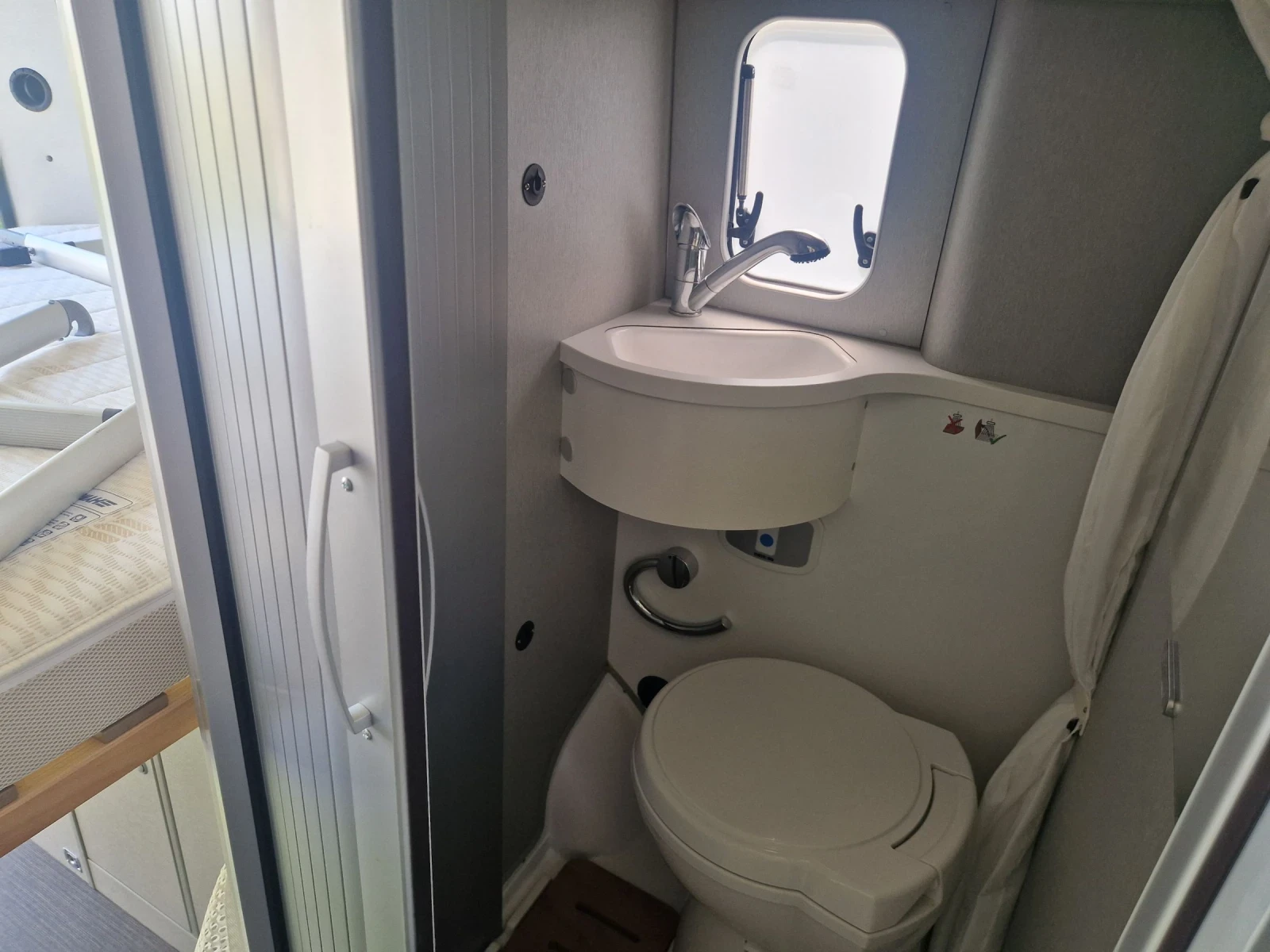 Кемпер HYMER / ERIBA FREE 600, снимка 12 - Каравани и кемпери - 51189993