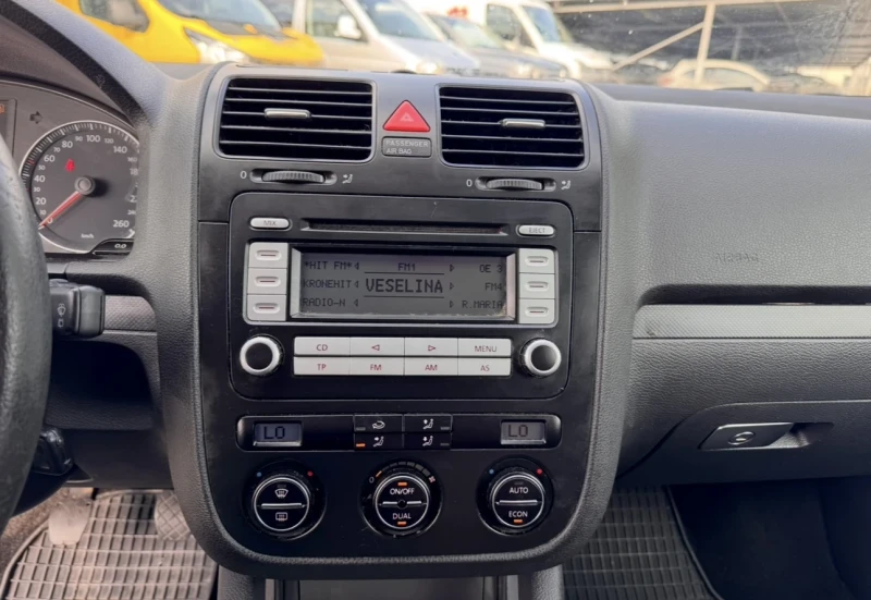 VW Golf 1.9 TDI / 90кс, снимка 8 - Автомобили и джипове - 51277858