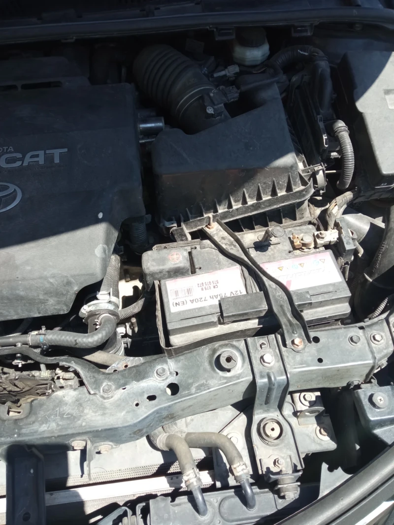 Toyota Avensis 2.2D-CAT, снимка 10 - Автомобили и джипове - 52506713