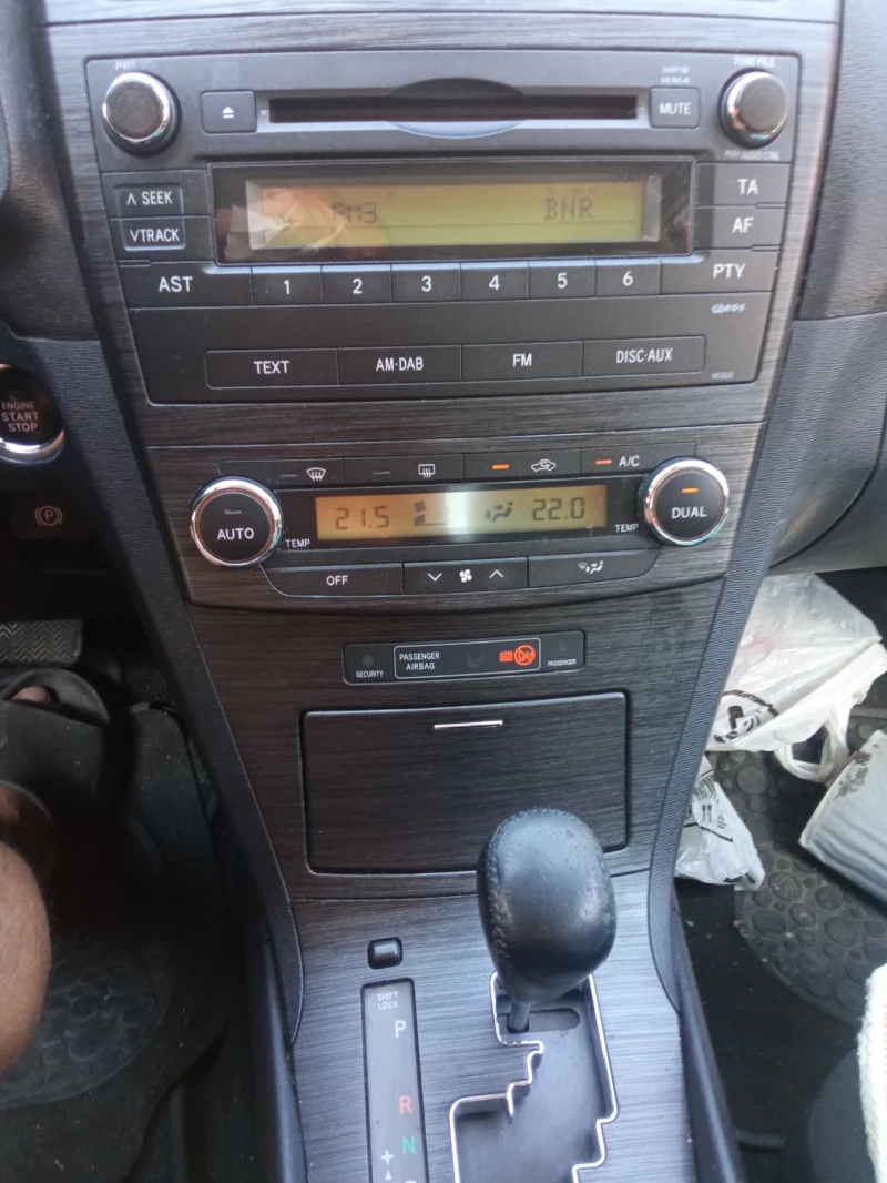 Toyota Avensis 2.2D-CAT, снимка 13 - Автомобили и джипове - 52506713