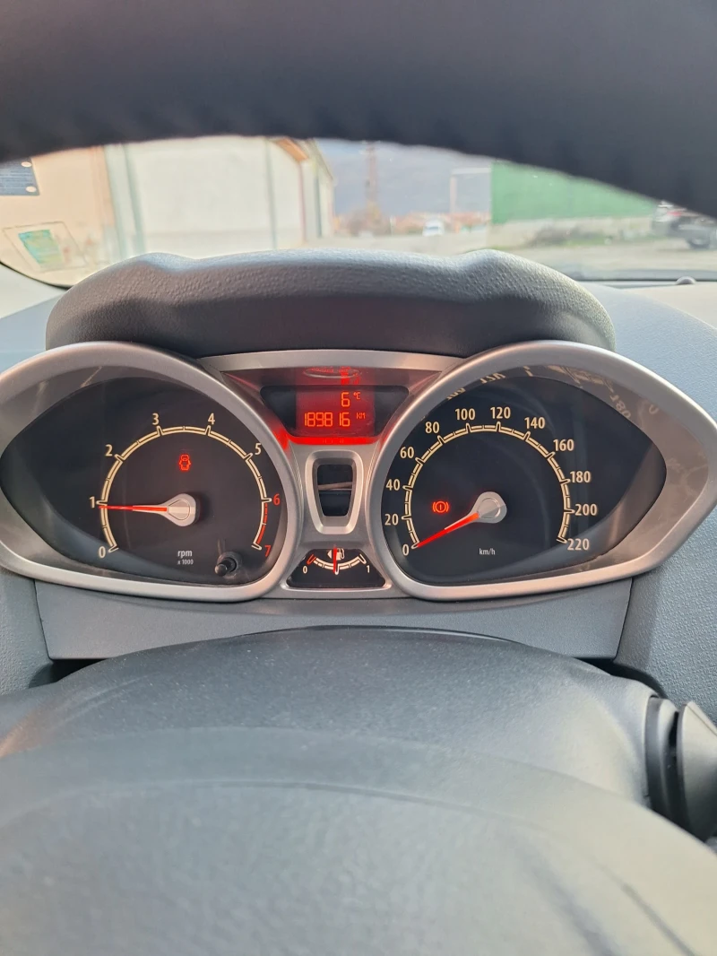 Ford Fiesta 1.4i, снимка 13 - Автомобили и джипове - 52938324
