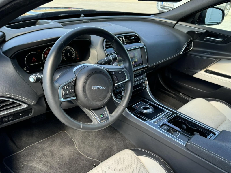 Jaguar XE 3.0* 340ps* 4x4* R-sport* 6хл.км* Head Up* УНИКАТ, снимка 9 - Автомобили и джипове - 53325827