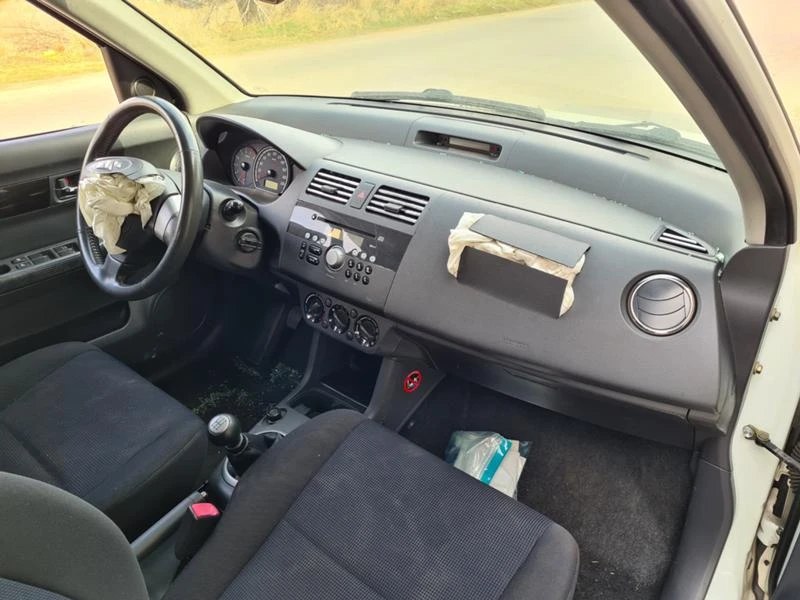 Suzuki Swift 1.3 4x4, снимка 12 - Автомобили и джипове - 47659765