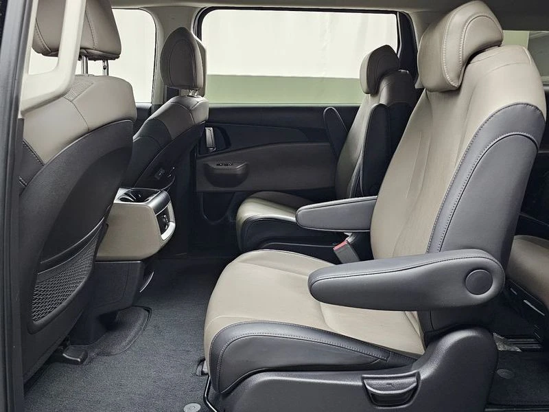 Kia Carnival 3.5 Automatic, снимка 11 - Автомобили и джипове - 55848455