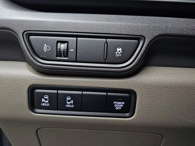 Kia Carnival 3.5 Automatic, снимка 16 - Автомобили и джипове - 55848455