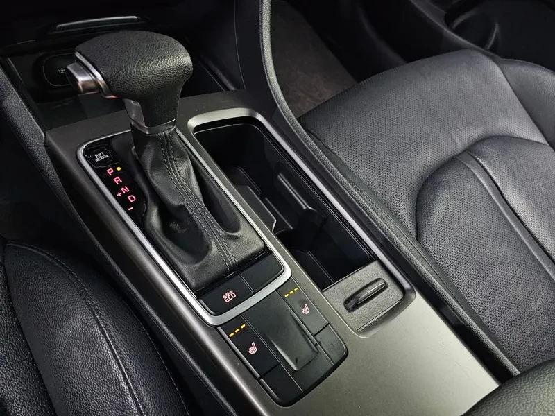 Kia K5 2.0 Luxury, снимка 9 - Автомобили и джипове - 56512775