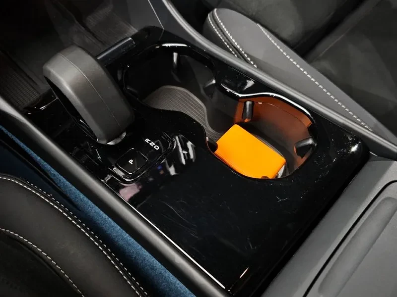 Volvo C40, снимка 9 - Автомобили и джипове - 56533687
