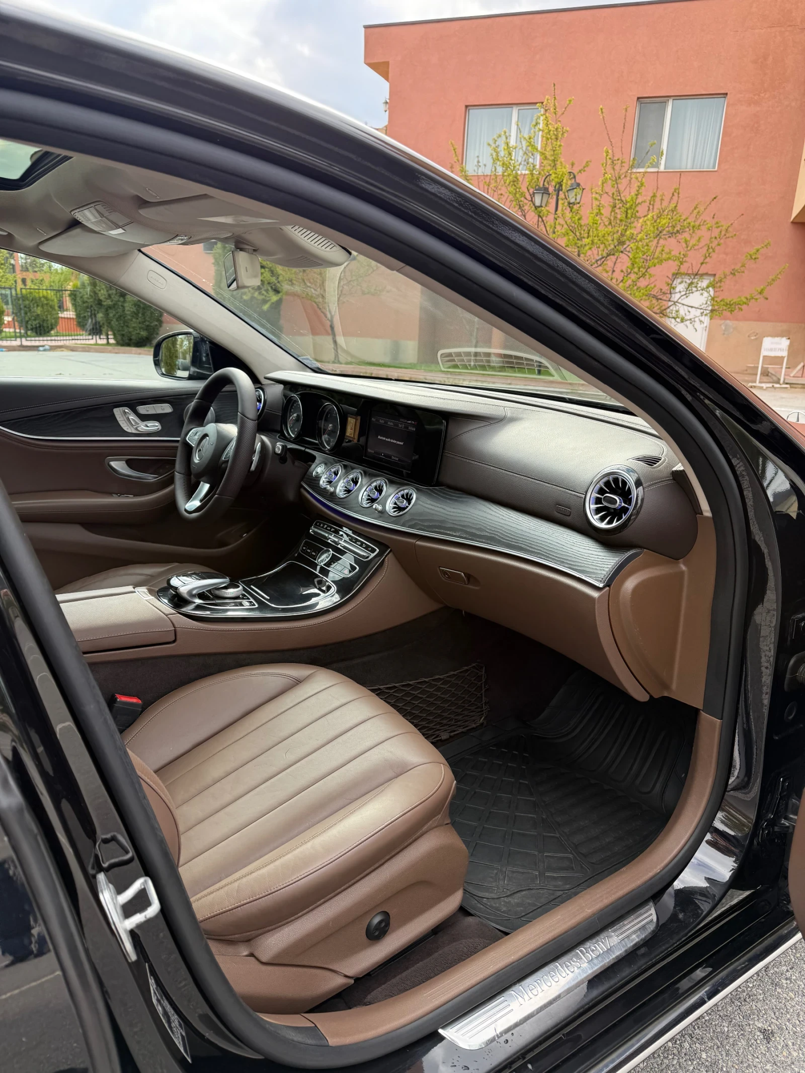 Mercedes-Benz E 220 BURMESTER/PANORAMA/EXCLUSIVE - изображение 8