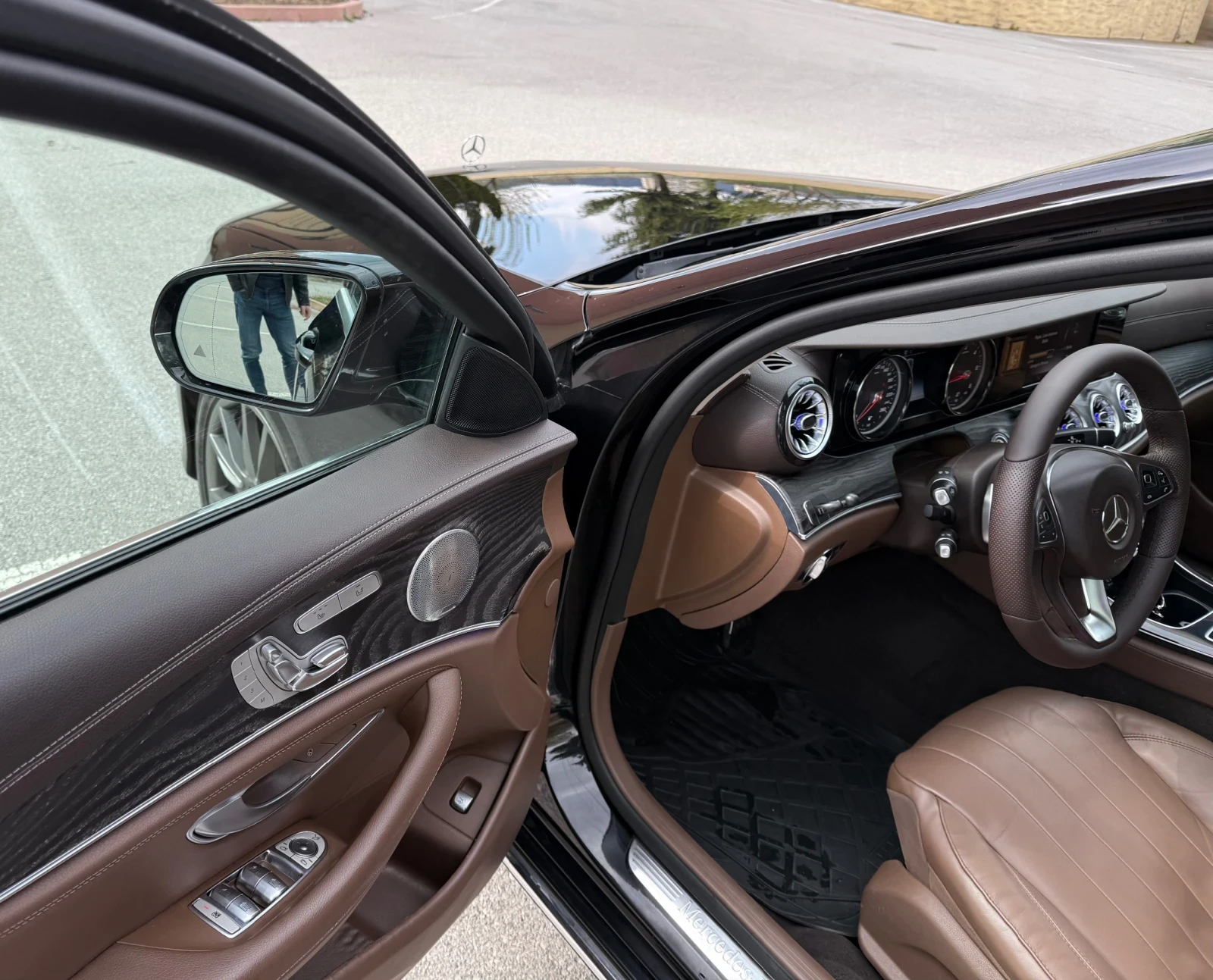 Mercedes-Benz E 220 BURMESTER/PANORAMA/EXCLUSIVE - изображение 6