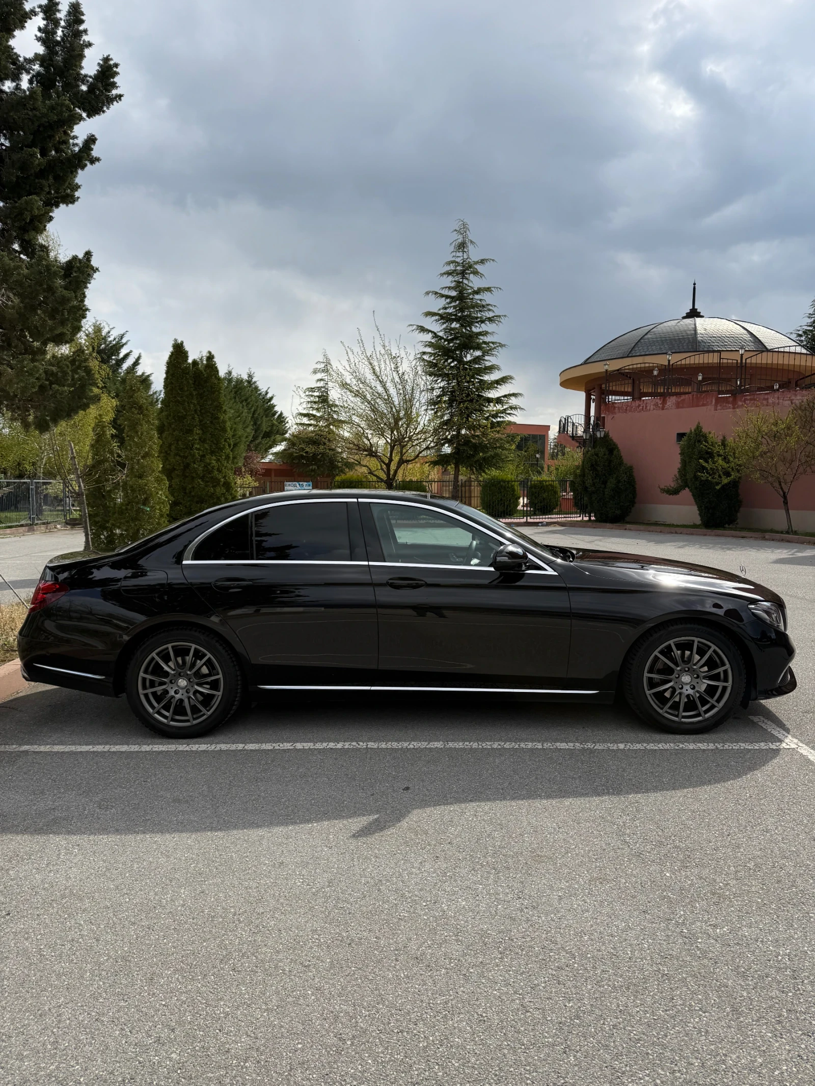 Mercedes-Benz E 220 BURMESTER/PANORAMA/EXCLUSIVE - изображение 5