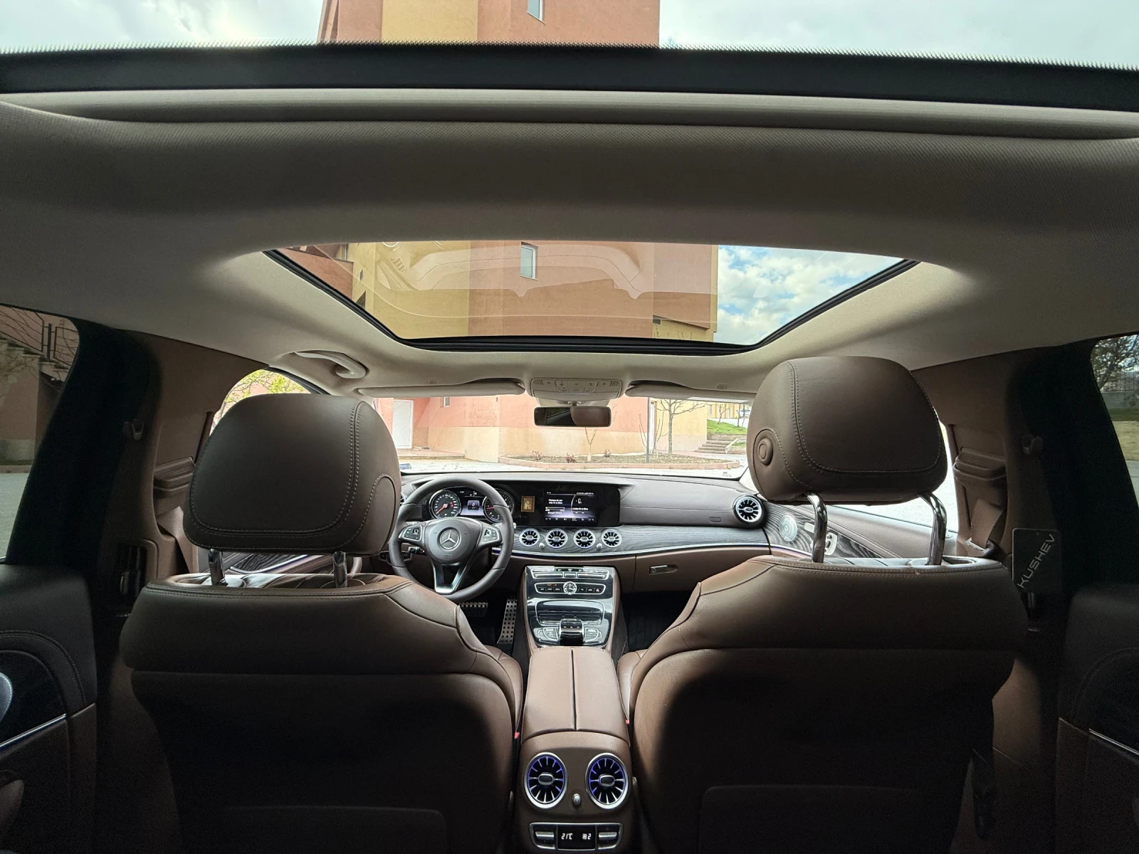 Mercedes-Benz E 220 BURMESTER/PANORAMA/EXCLUSIVE - изображение 9