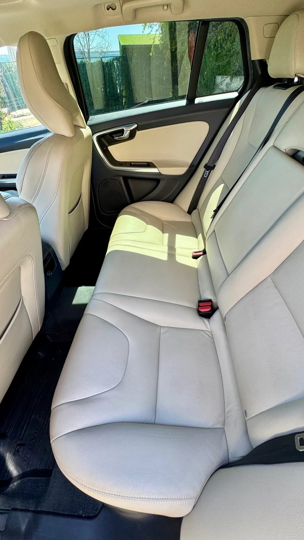 Volvo V60 Cross Country T5 - изображение 10