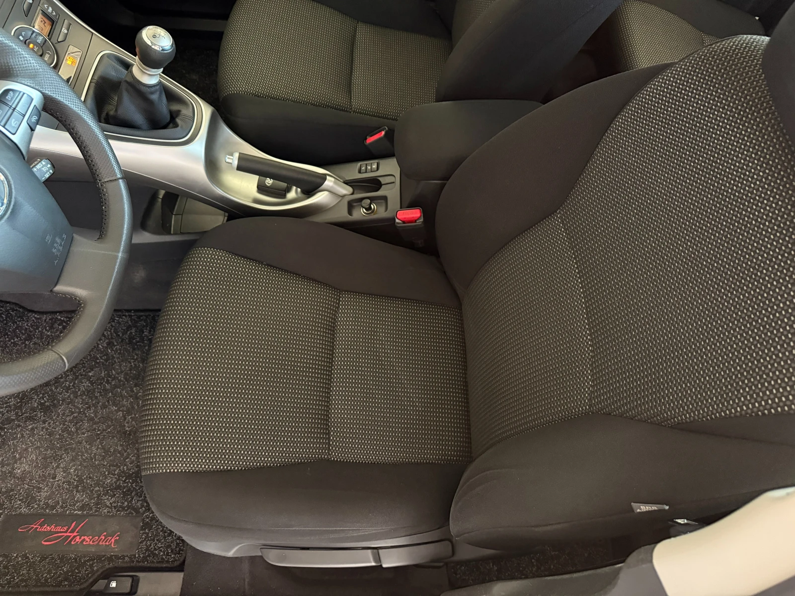Toyota Auris 1.6i ПЪЛНА СЕРВИЗНА ИСТОРИЯ В ТОЙОТА - изображение 8