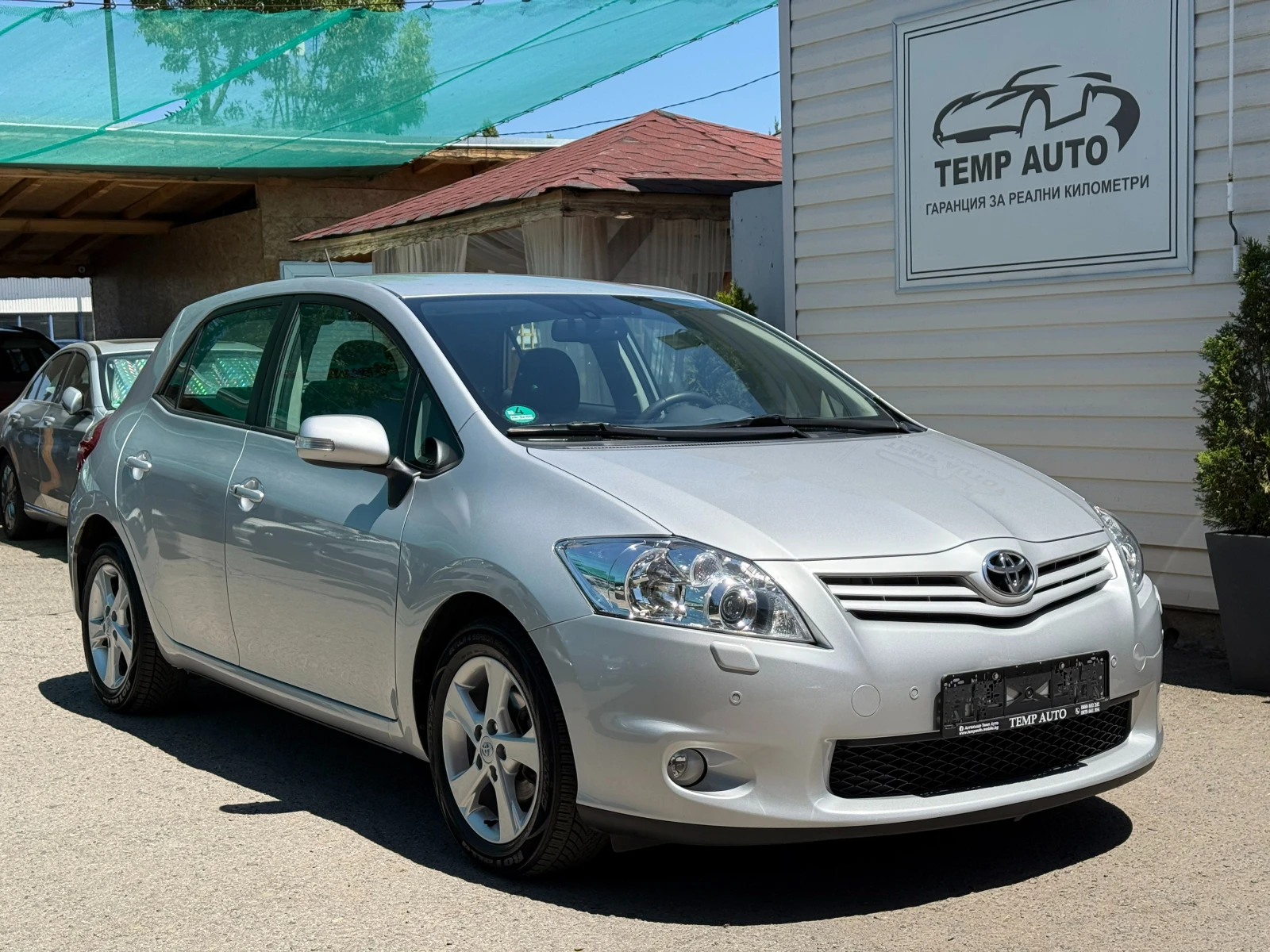 Toyota Auris 1.6i ПЪЛНА СЕРВИЗНА ИСТОРИЯ В ТОЙОТА - изображение 3