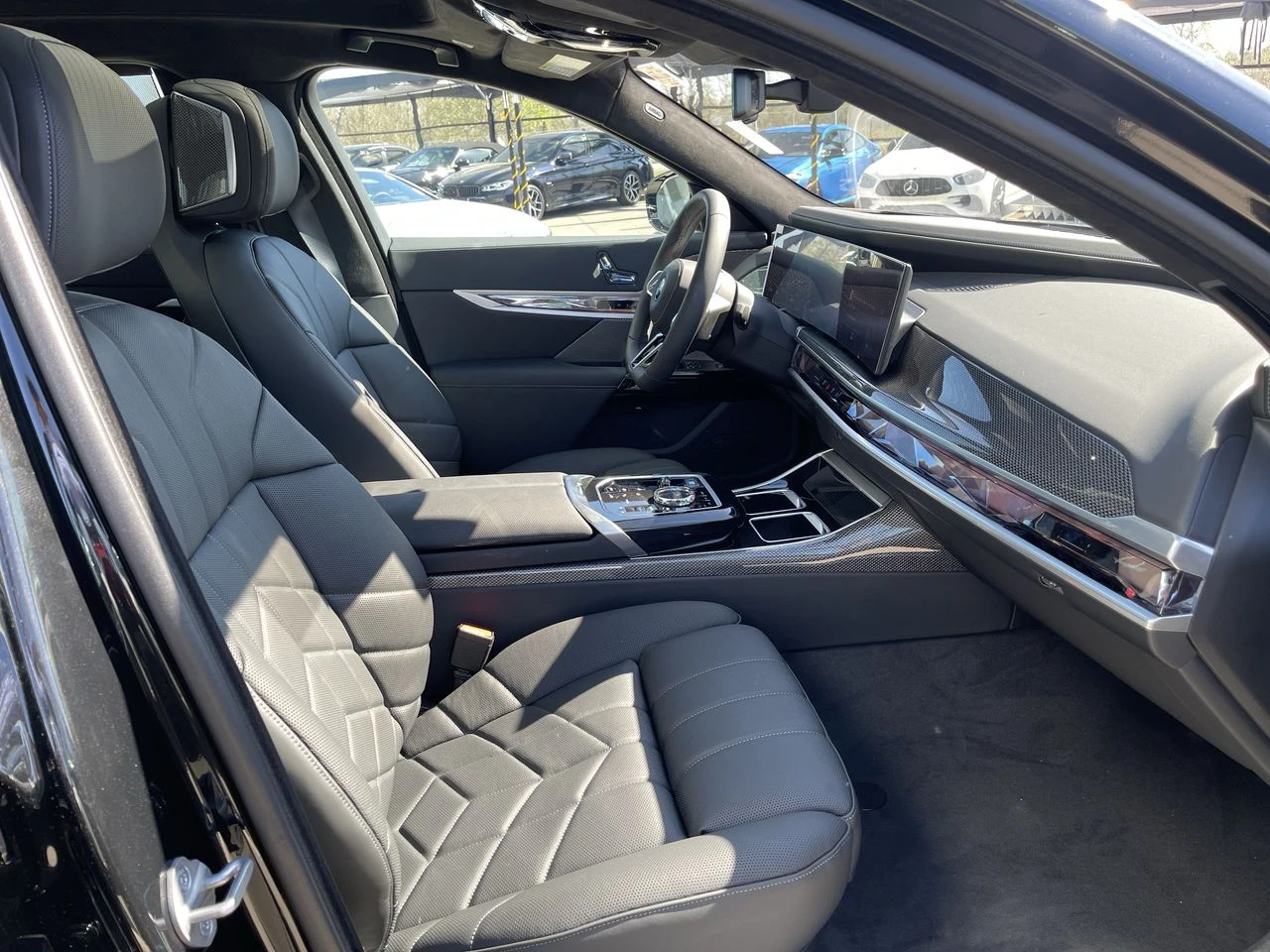 BMW i7 xDrive60| SKY LOUNGE| MAСАЖИ| BOWERS & WILKINS| , снимка 11 - Автомобили и джипове - 54088398