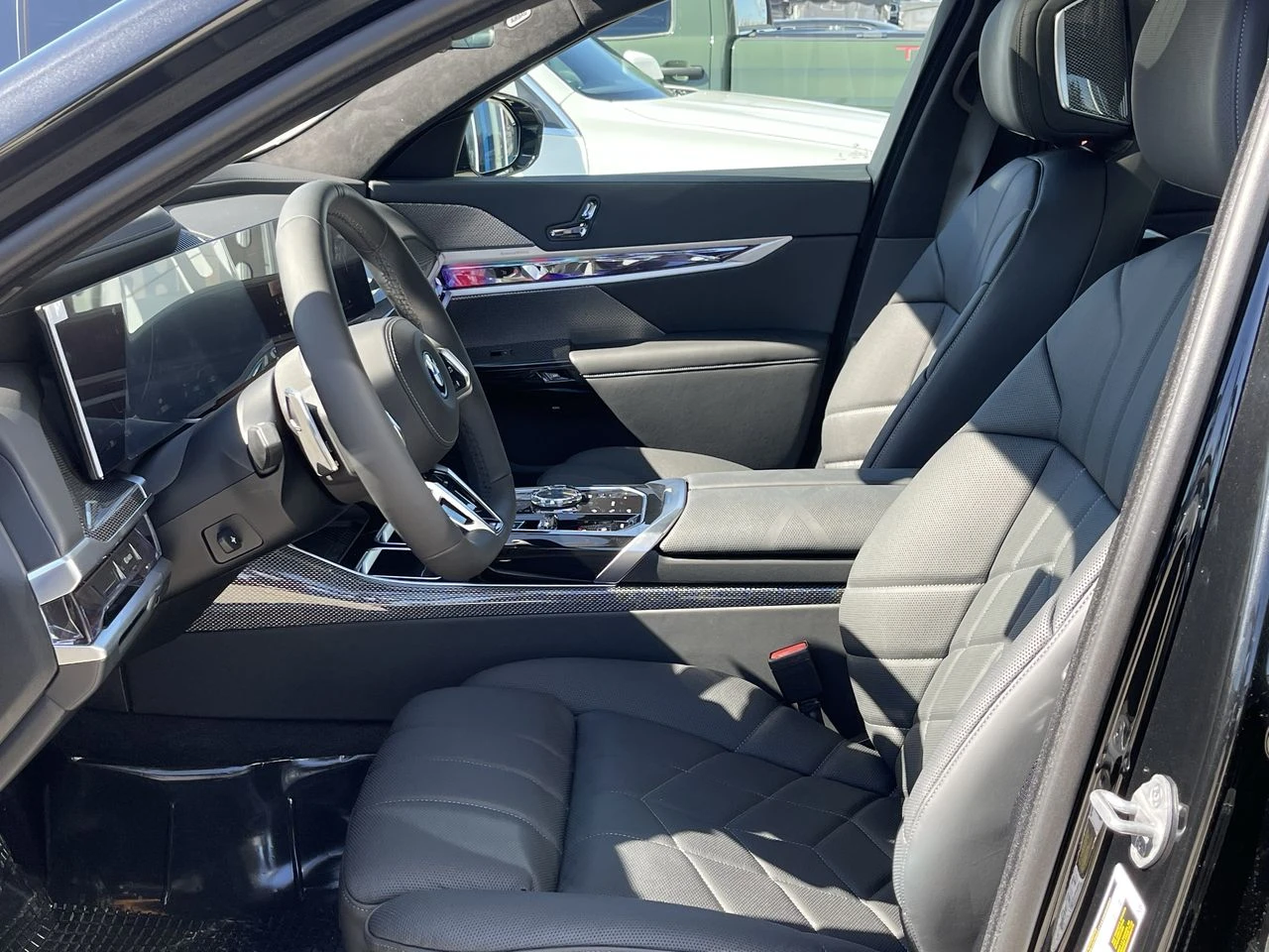 BMW i7 xDrive60| SKY LOUNGE| MAСАЖИ| BOWERS & WILKINS| , снимка 8 - Автомобили и джипове - 54088398