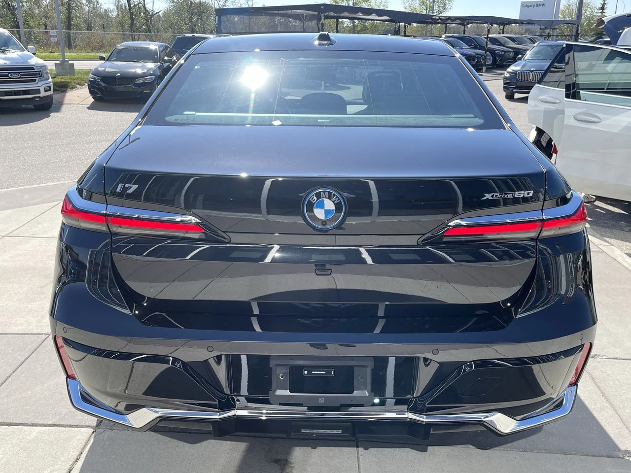 BMW i7 xDrive60| SKY LOUNGE| MAСАЖИ| BOWERS & WILKINS| , снимка 5 - Автомобили и джипове - 54088398