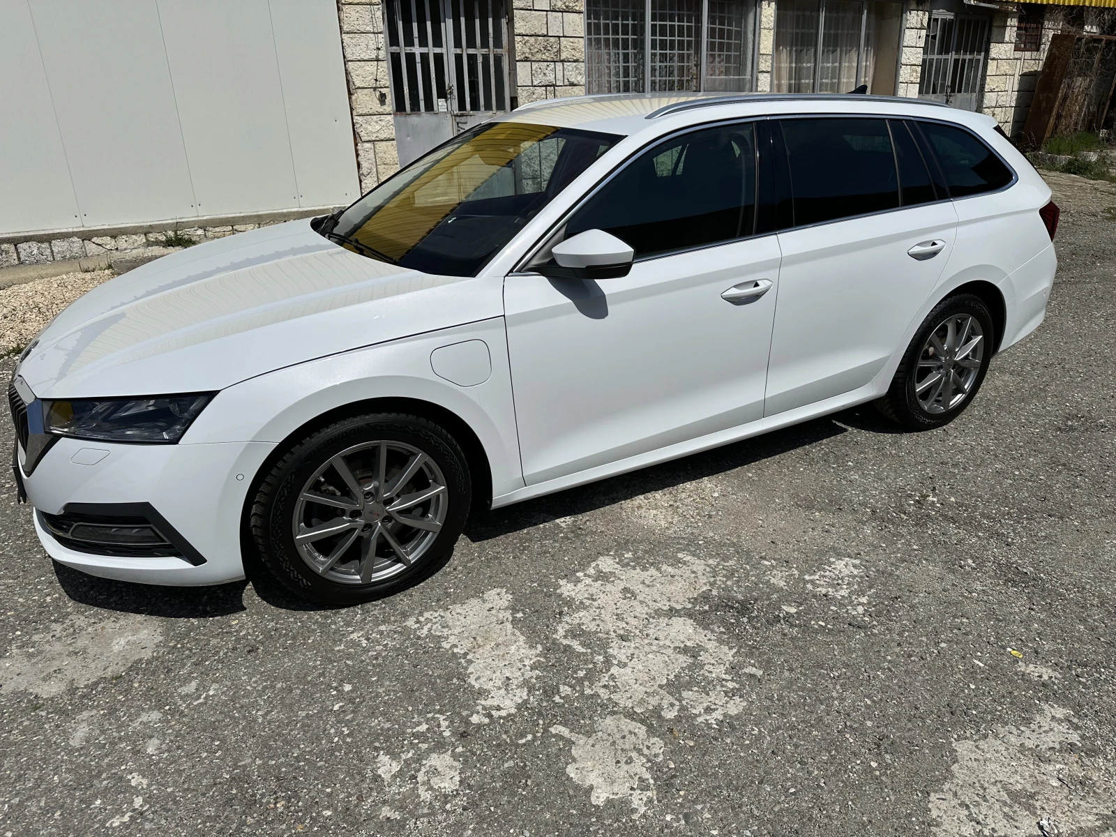 Skoda Octavia Hybrid, снимка 2 - Автомобили и джипове - 54169233