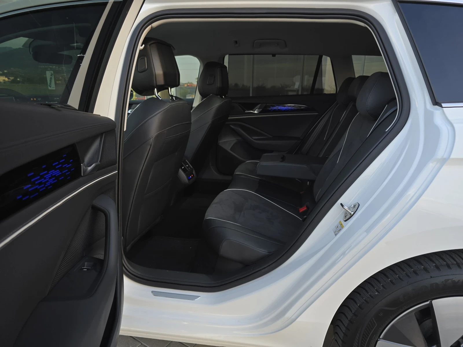 VW Passat 2.0TDi/ELEGANCE/FULL/ ����������� | Mobile.bg � ����������� 13
