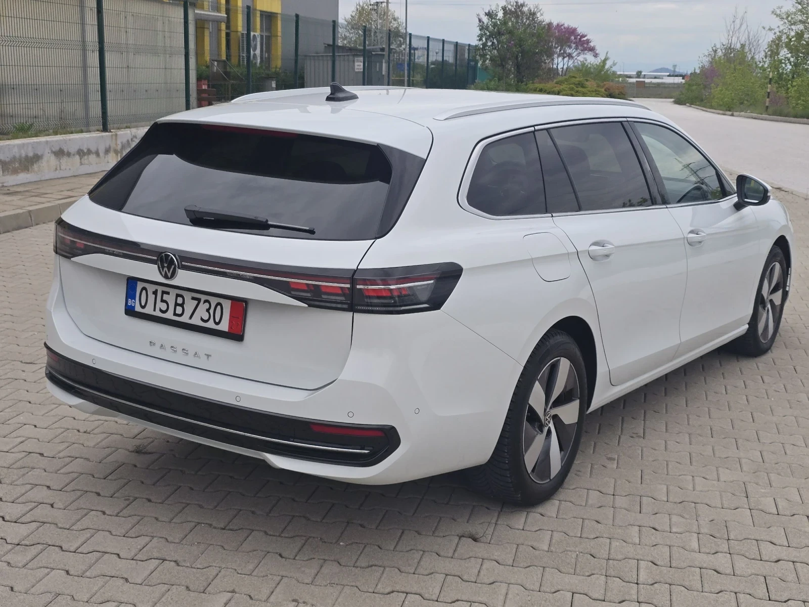 VW Passat 2.0TDi/ELEGANCE/FULL/ ГАРАНЦИОНЕН, снимка 5 - Автомобили и джипове - 54393183