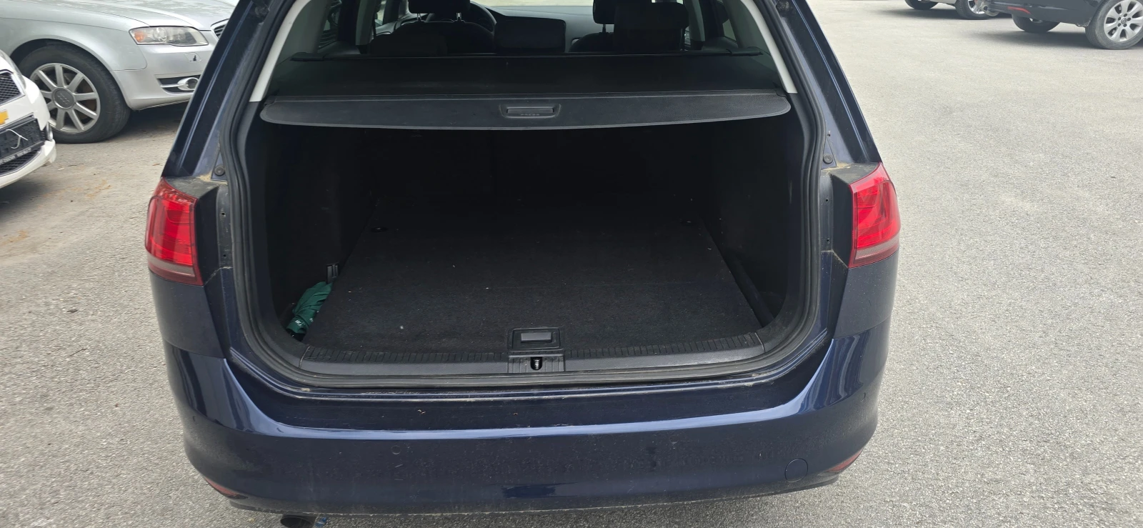 VW Golf 1.6TDI 110кс, снимка 11 - Автомобили и джипове - 54456495